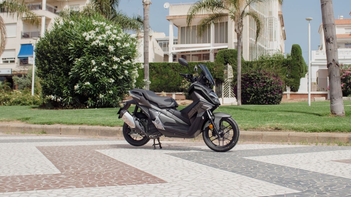 Wottan Sixteen 125: lo scooter spagnolo con ruota da 16" che sfida il traffico urbano